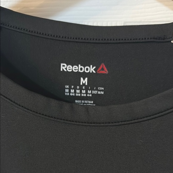 Reebok Black Cut Out Crop Top - Picture 2 of 3